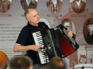 Кад засвира хармоника: Влада Пановић