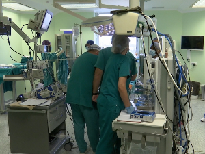 Трогодишњој девојчици оперисано урођено сужење душника, лекарски тим предводио хирург из Лондона