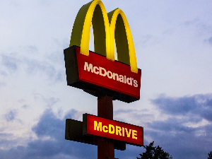 Девојчица се опекла на „мекнагет“, Мекдоналдсу наређено да плати 800.000 долара