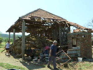 Пописује се штета изазвана невременом, додатна мука наћи мајсторе