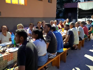 Мобе у ариљском крају и даље живе, када тежак посао замене трпеза и песма