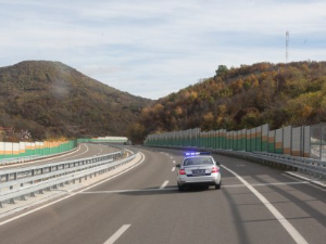 Возио супротним смером ка тунелу Лаз, активиран разглас за хитно упозорење