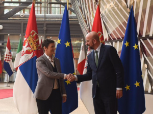 Брнабићева са Мишелом и Вархељијем у Бриселу