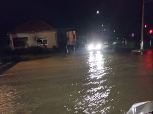 Олујно невреме - уличне бујице у Чачку, проблеми и у Ваљеву