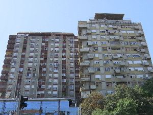 Може кад се хоће – улаз у Деспота Стефана 68б има библиотеку, мурале, биоскоп и добре комшије