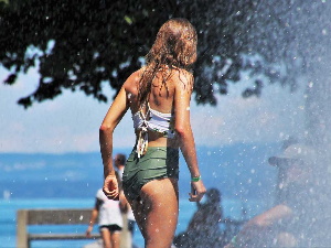 Мокри купаћи костим и танга највећи непријатељи жена током лета
