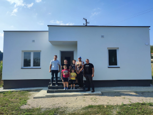 Десеточлана породица Максимовић код Косовске Каменице добила нову кућу