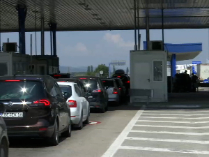 На улазу у Србију на Прешеву возила чекају у шест колона, на Хоргошу се чека два сата