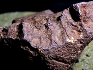 Камен који му 80 година држи врата шупе заправо је метеорит и вреди 75.000 долара