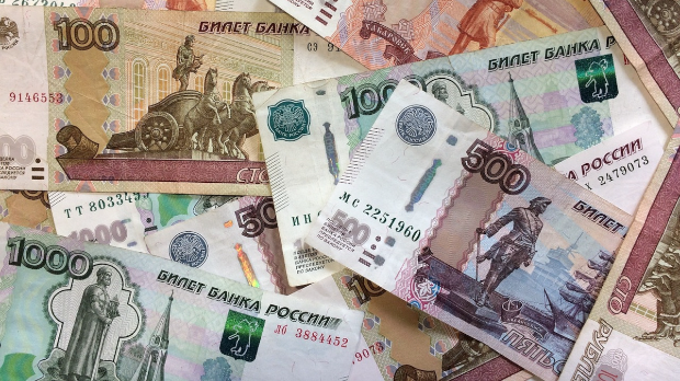 Klizanje rublje na dolaru – smirenje do ruske zime ili trocifren kurs
