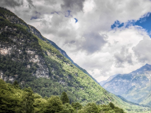 РХМЗ: Могући пљускови са грмљавином на планинама на југу и истоку Србије