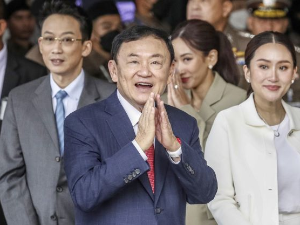 Таксин Шинаватра се вратио на Тајланд после 17 година егзила, одмах отишао у затвор