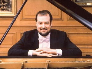 Пијаниста Герик Олсон