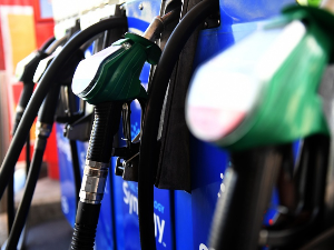 Нове цене горива – бензин и евродизел јефтинији за три динара 
