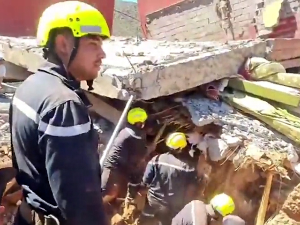Трага се за преживелима у земљотресу у Мароку, спасиоци из целог света у трци с временом 