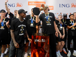 Немци дочекали светске шампионе у кошарци