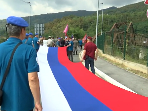 Дан српског јединства – у Београду дефиле, у Нишу централна прослава, застава повезала две обале Дрине