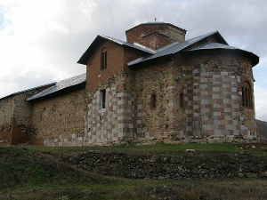 Епархија Рашко-призренска: Наоружане особе напустиле манастир Бањска, монаси и верници и даље забринути