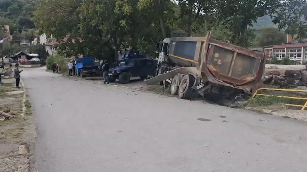Дан жалости у целој Србији; од поднева дозвољен улазак у село Бањска, ослобођена четворица ухапшених Срба
