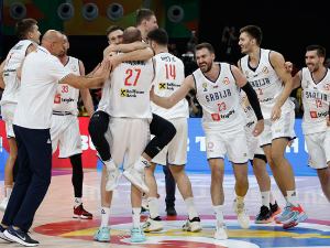 Кад кошаркаши запевају селектору "Кари is on fire"