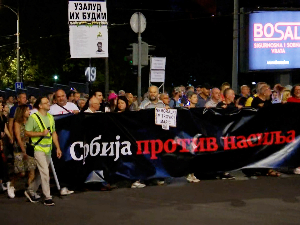 Деветнаести протест "Србија против насиља" у Београду, јајима и тоалет папиром на зграду "Пинка"; окупљања и у другим градовима