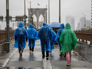 Поплављене школе, аеродром и станице метроа – ванредно стање после обилних пљускова остаје у Њујорку