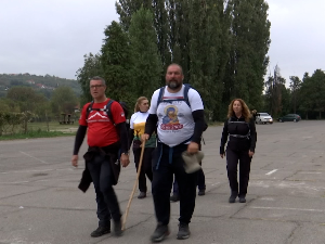 Глумац и хуманиста Микица Петронијевић пешачи до Хиландара како би помогао особама са аутизмом