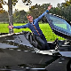 Са тркачким болидом кроз саобраћај?