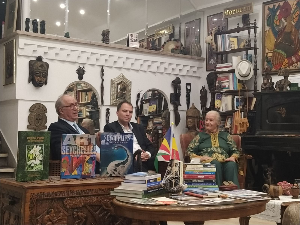 Вече Сејшела у Адлигату, збирка необичних књига и предмета са далеких острва