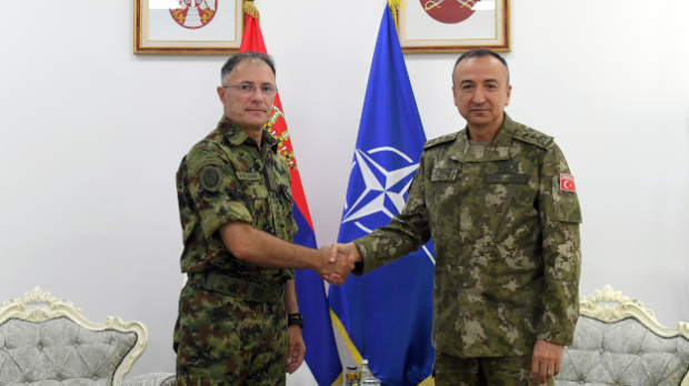 Il generale Mojsilović con il nuovo comandante della KFOR sulla situazione della sicurezza in Kosovo e Metohija