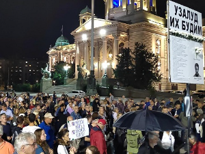 Одржан 25. протест "Србија против насиља" у Београду, шетња завршена испред зграде РЕМ-а