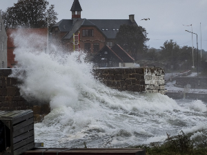 Невреме широм Европе – приобални градови поплављени, реке носиле делове пута и мостове