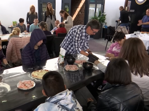 Како су власници једног ресторана у Ваљеву помогли особама са потешкоћама у развоју