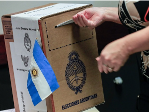 Изненађење у првом кругу избора у Аргентини, министар економије освојио највише гласова