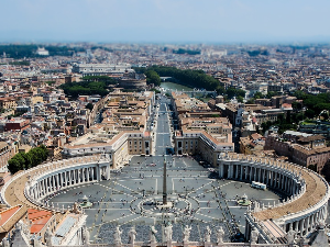 Папа Фрања прихватио оставку пољског бискупа након истраге о "геј оргији"