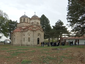 У обновљеној цркви у Витомирици код Пећи након 25 година служена литургија