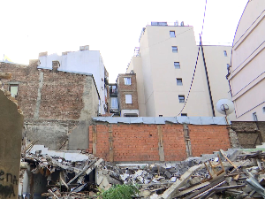 Обрушио се зид у центру Београда, повређен радник