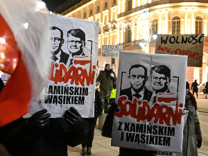 Ухапшени бивши пољски министар Камински и његов заменик, тврде да их штити помиловање председника
