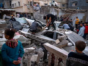 УН: У Гази тела остављена на улицама, људи гладују; Рација ИДФ-а у избегличком кампу Фара, повређено седам особа 