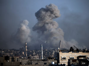 Израел срушио Хамасове положаје за производњу оружја; Близу милион Палестинаца избегло у Рафу 