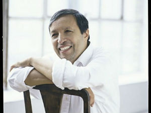 Мареј Пераја свира Баха