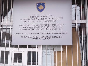 Канцеларија за КиМ: Уклоњена обележја Србије на центрима за социјални рад, обавештен Лајчак 