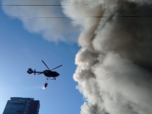 Угашен пожар у Кинеском тржном центру у Блоку 70 – на терену било више од 70 ватрогасаца и три хеликоптера