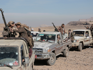 Хути гађали амерички ратни брод, запаљен танкер у Аденском заливу; Нижу се реакције широм света на одлуку МСП-а