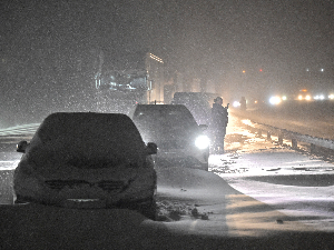 Хаос због снега и кише широм Европе – вејавица блокирала ауто-пут у Шведској, има жртава у Британији и Белгији