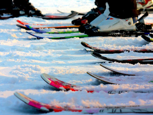 Планински центри пуни и поред повећаних цена ски-пасова, Ћика: Има довољно утабаног снега, скијаши могу да уживају
