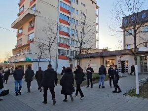 Полиција упала у амбуланту коју користе Срби у Приштини, особље одведено у станицу