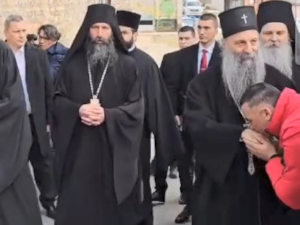 Патријарх Порфирије посетио српски народ у Ораховцу и Великој Хочи