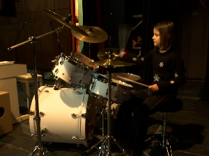 Осмогодишња Хана не може да замисли дан без бубњева