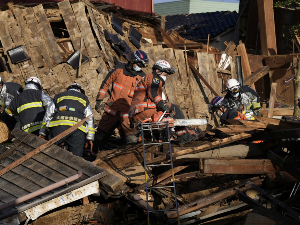 Јапан, пет дана после земљотреса из рушевина спасена 90-годишња жена